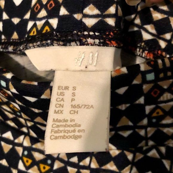 H&M Aztec Printed Stretchy Skirt Womens Size Small Fun and Colorful Print - Picture 2 of 4